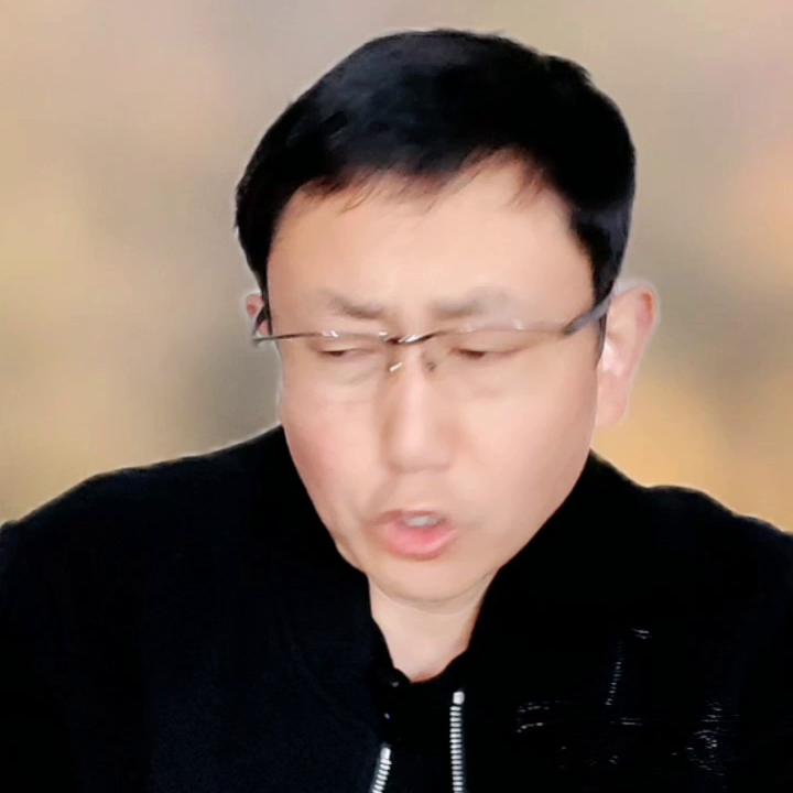 梦境的交织，解析梦见母亲活着且又给母亲下葬的深层含义