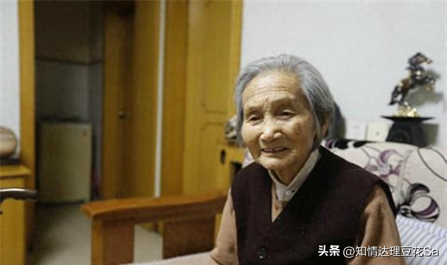 梦境再现，与逝去公公的微笑重逢