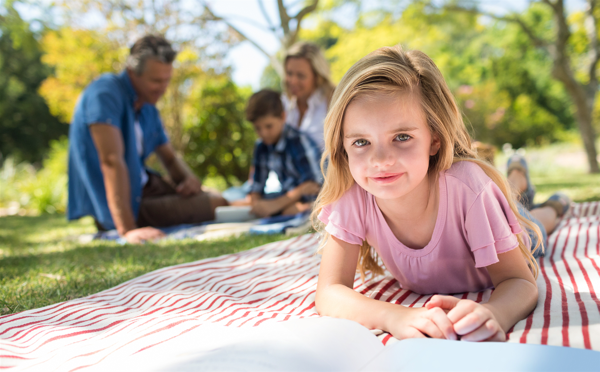 梦境交织，前男友妈妈怀抱孩子们的温情回忆与内心探索