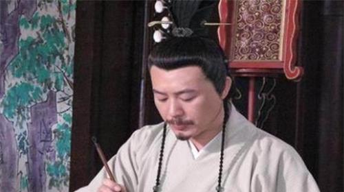 梦见牙齿全部脱落但不出血，同时周围又长出一口新牙齿，梦境背后的深层含义与解析