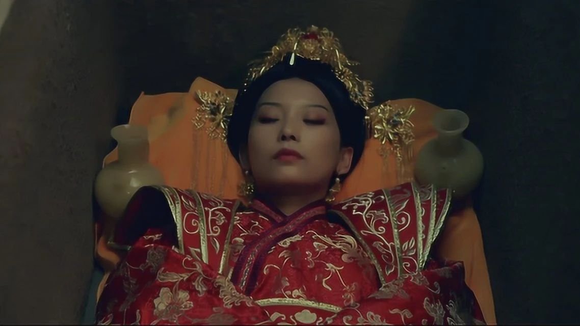 梦境中的幽暗启示，梦见坟墓与棺材的深层解析