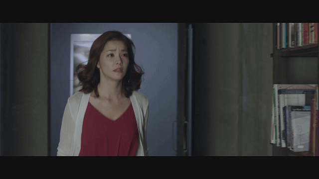 红色梦境，女儿梦中父亲赠衣的深层寓意与心理解析