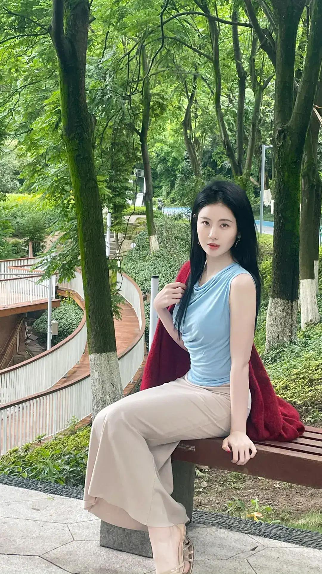 公主从小被嬷嬷训练涂药