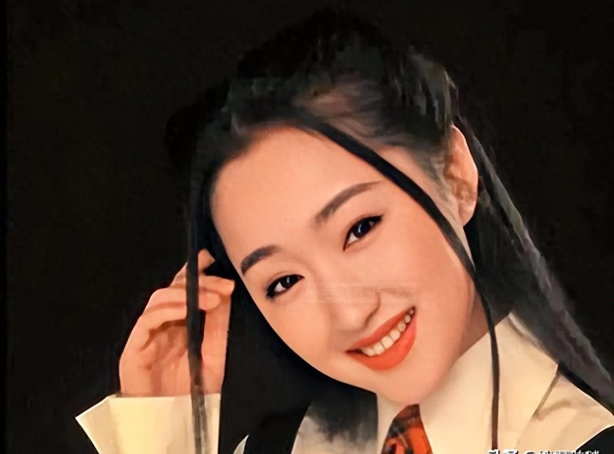 梦境中的传承，解析梦见订婚被戴戒指大了好像是祖传的