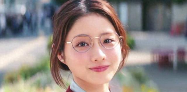 梦见自己当兵被打断手，探索梦境背后的深层含义与心理解析