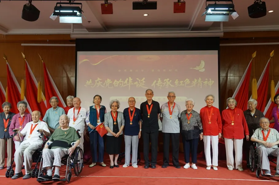梦回往昔，与逝去长辈的心灵对话