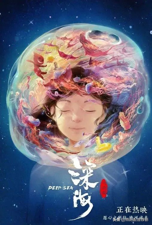 梦境交织，一家人团聚的奇异景象与旁人的身影