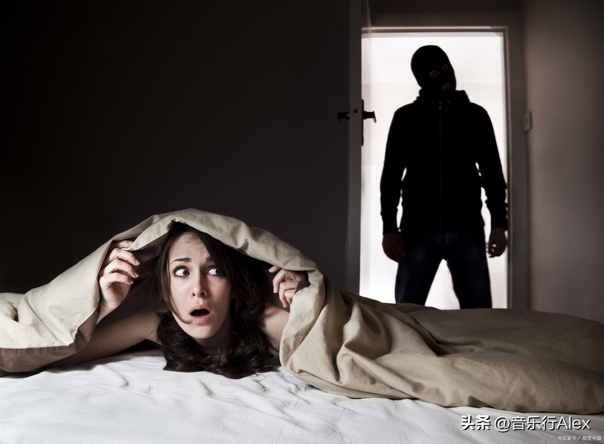 解析梦境中的恐惧，为何我会梦到家里有鬼，并感到害怕？