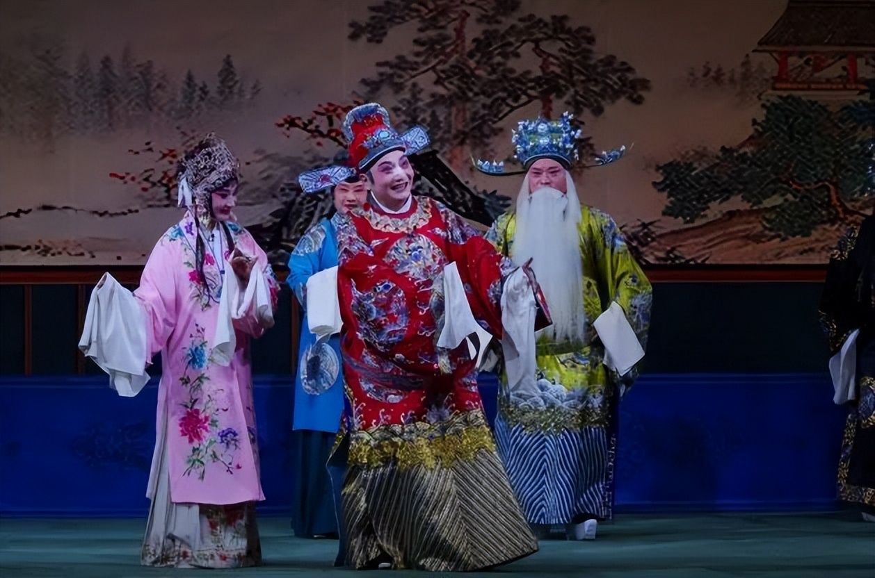 金龙缠身梦，吉兆之兆的深度解析