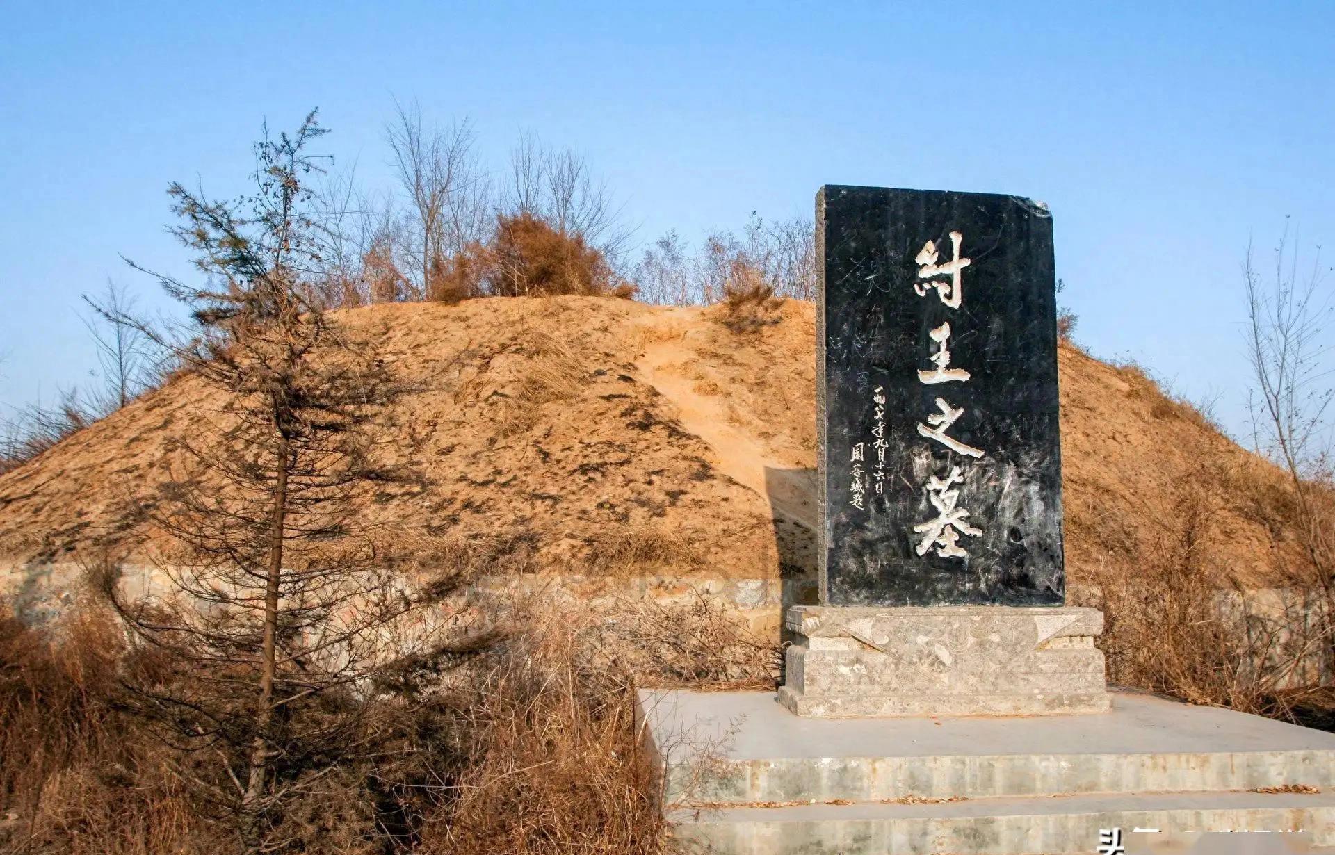 梦见亲人坟地被改道，解读梦境中的情感与象征