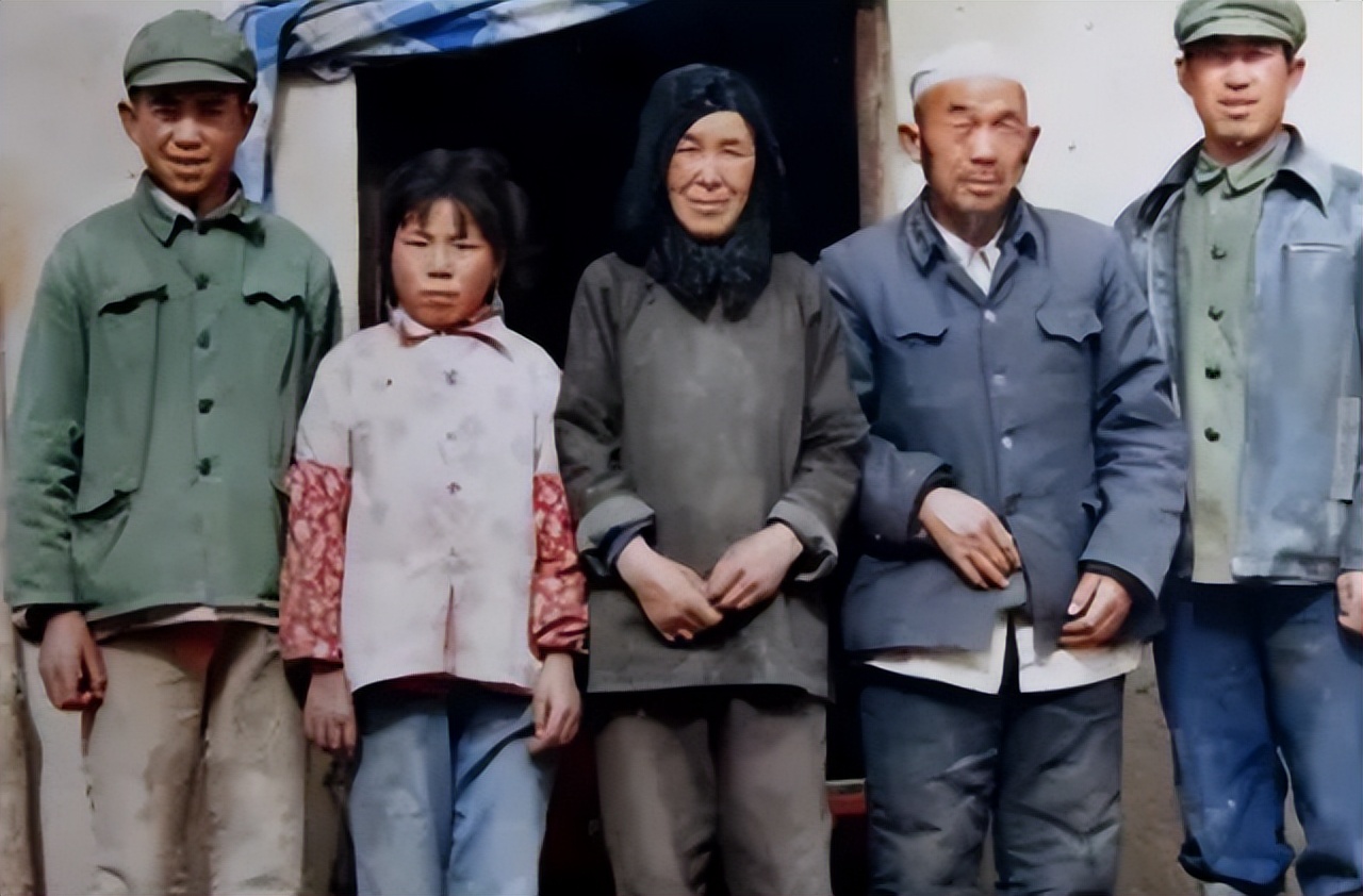 梦见给去世的爷爷上坟，探寻梦境背后的情感与记忆