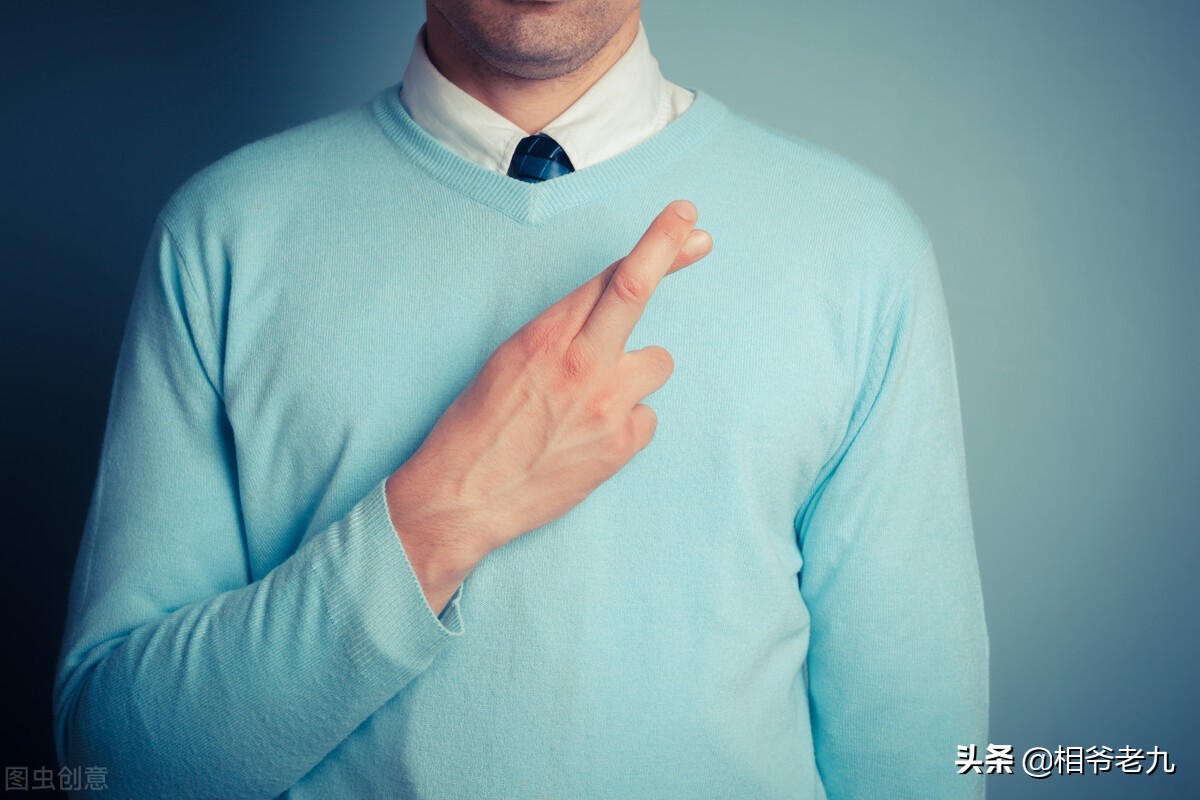 梦境中的幽暗启示，解析梦到好多坟墓的深层含义