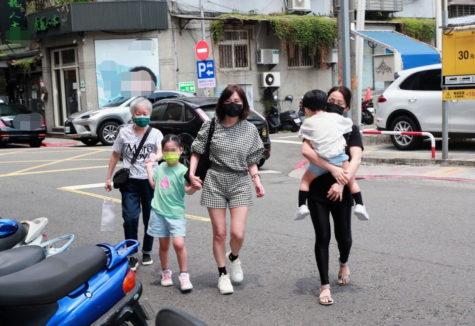 梦境中的生死轮回，解读梦见自己死亡设灵堂的深层含义与心理启示