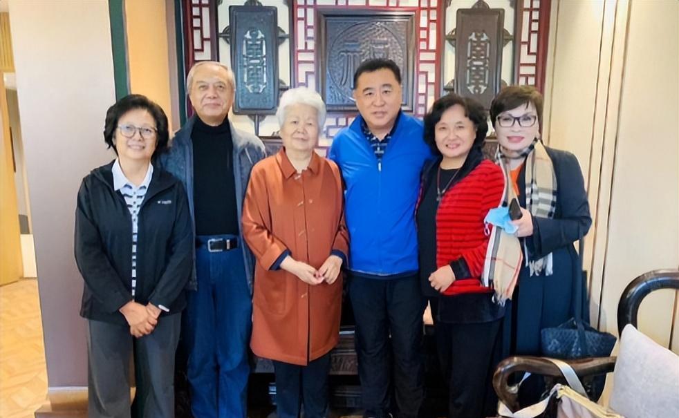 梦回病榻，白发苍苍，解析梦中病痛与白发之谜