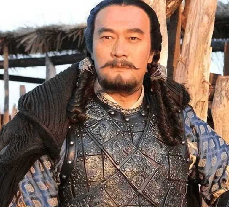 梦中的双蛇与未竟之战，解梦追蛇的深层寓意