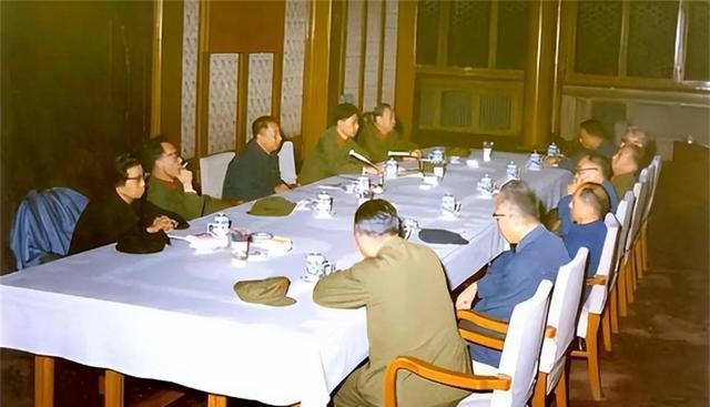 梦境中的生死交织，解析梦到好多死人自己也差点死了的深层含义