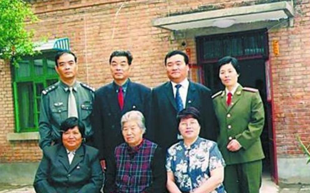 梦境解析，女生梦见棺材与披麻戴孝的深层含义