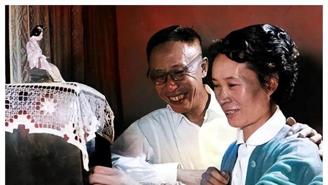 总是梦见女朋友跟别人跑了，总是梦见她骗我，求解梦