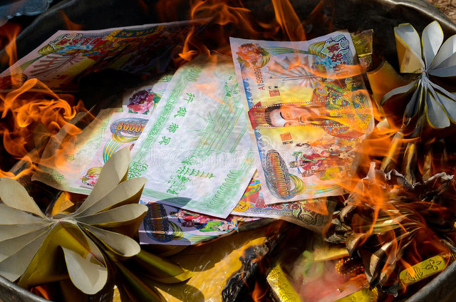 梦见自己烧纸钱，灵魂深处的呼唤与超自然力量的预兆