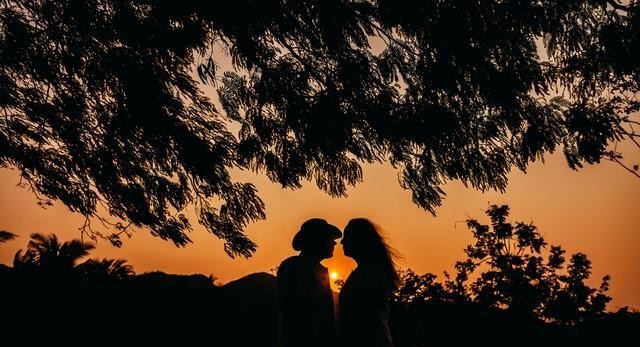 梦境的裂痕，梦到男朋友发短信来分手的心理解析与情感应对