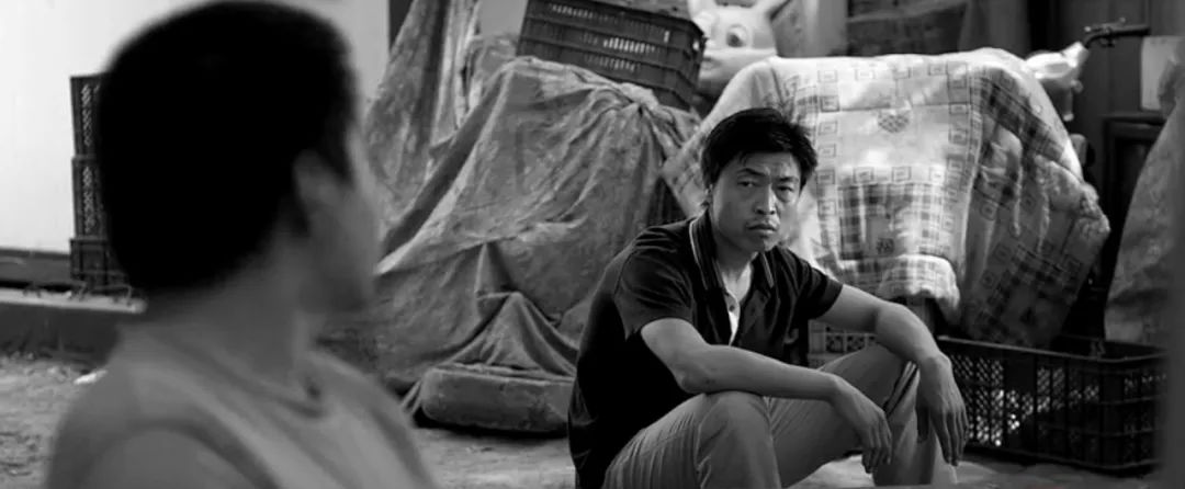 梦境之谜，为何我会梦到心仪之人身陷囹圄？——一场关于爱与恐惧的深度解析