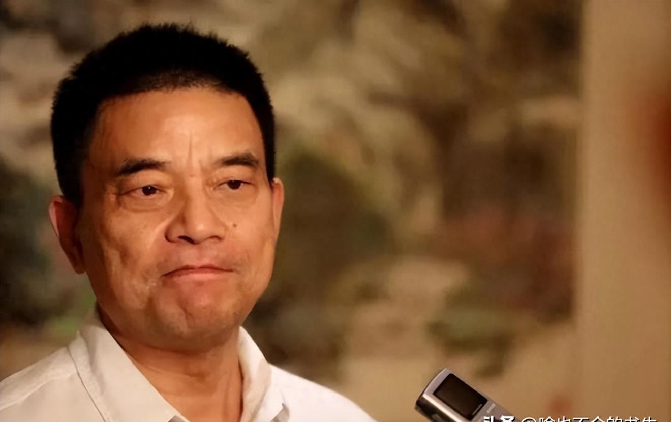 梦境中的财富流转，解析梦到好多钱却是给别人的深层含义