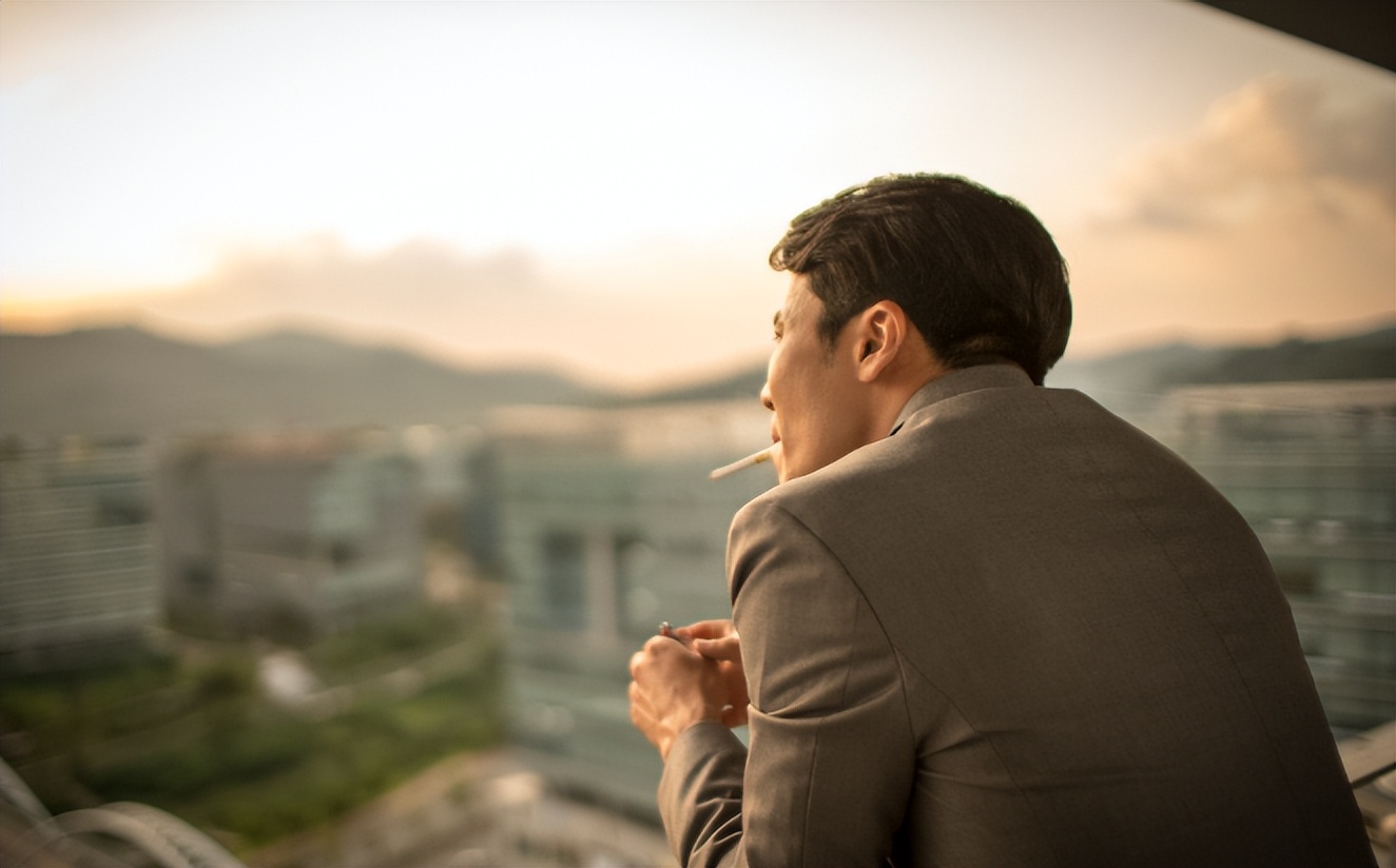 梦境中的亲情与土地，解析梦见自己的地给自己大哥修房子的深层含义