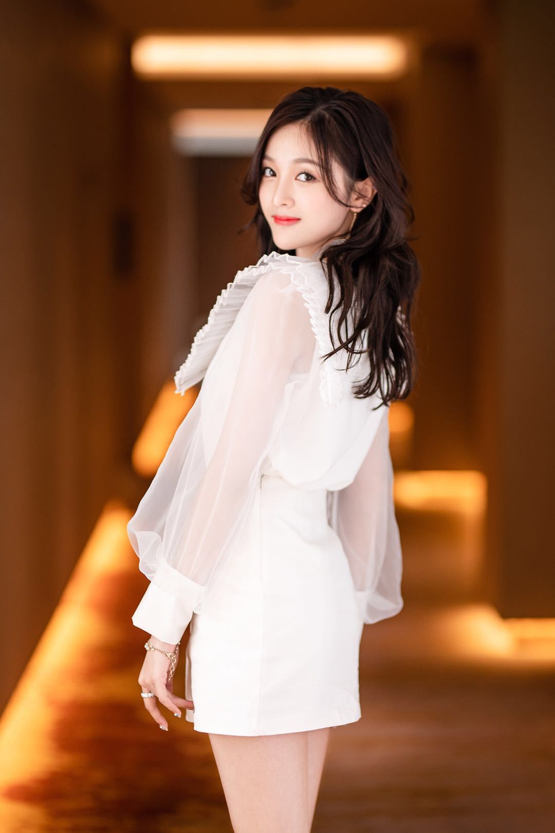 女人梦见新坟墓，是预兆还是内心映射？解梦背后的深层启示