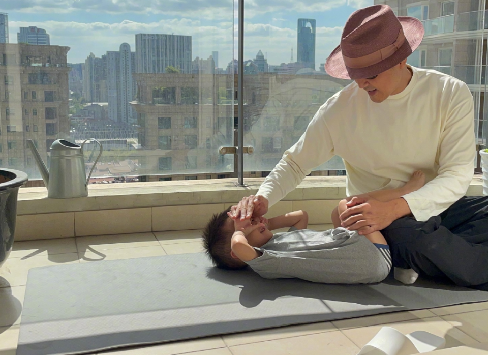 孕妇梦到自己手牵一个小女孩，梦境解析与心理寓意