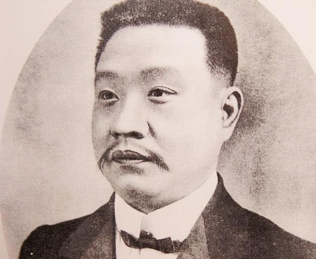 梦境中的生死交织，解析梦见棺材出殡停在家门口的深层含义