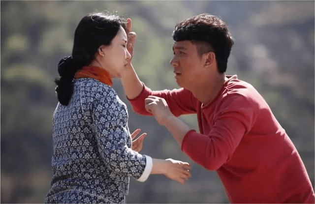 穿越时空的脚步声，解读梦见死去多年的姑姑穿我的鞋的深层含义