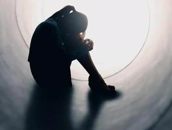 梦境中的情感宣泄，解析反复梦见伤心事并哭泣的现象