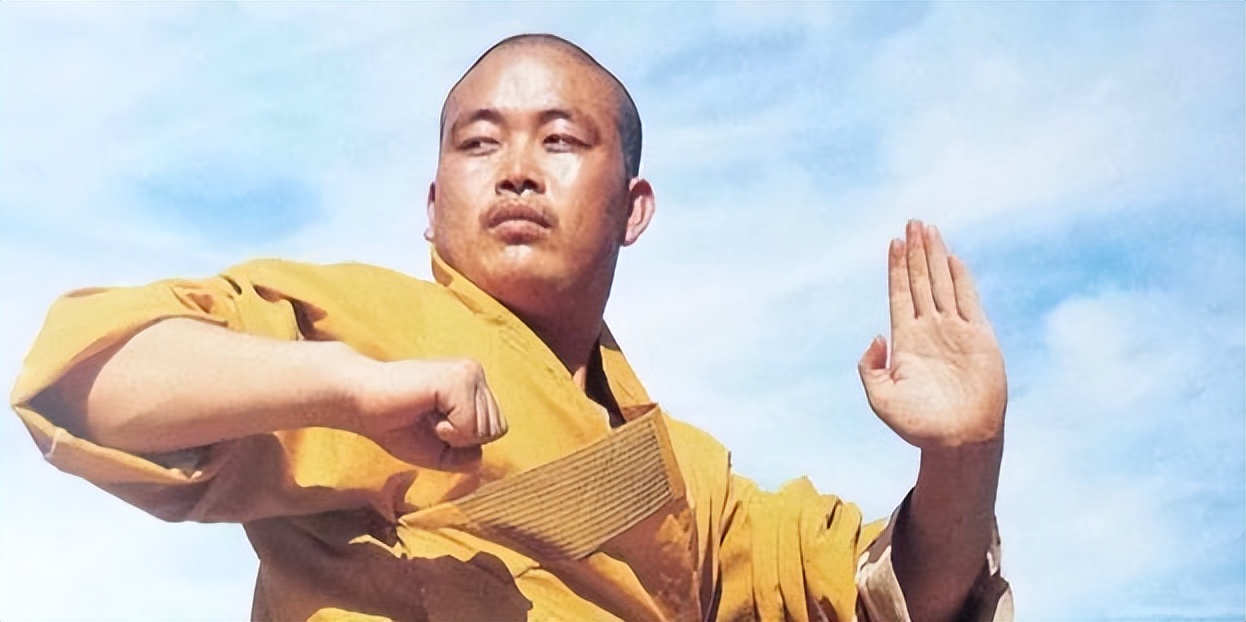 梦境中的财富密码，解析梦见有人拿钱给我还写了我的名字的深层含义