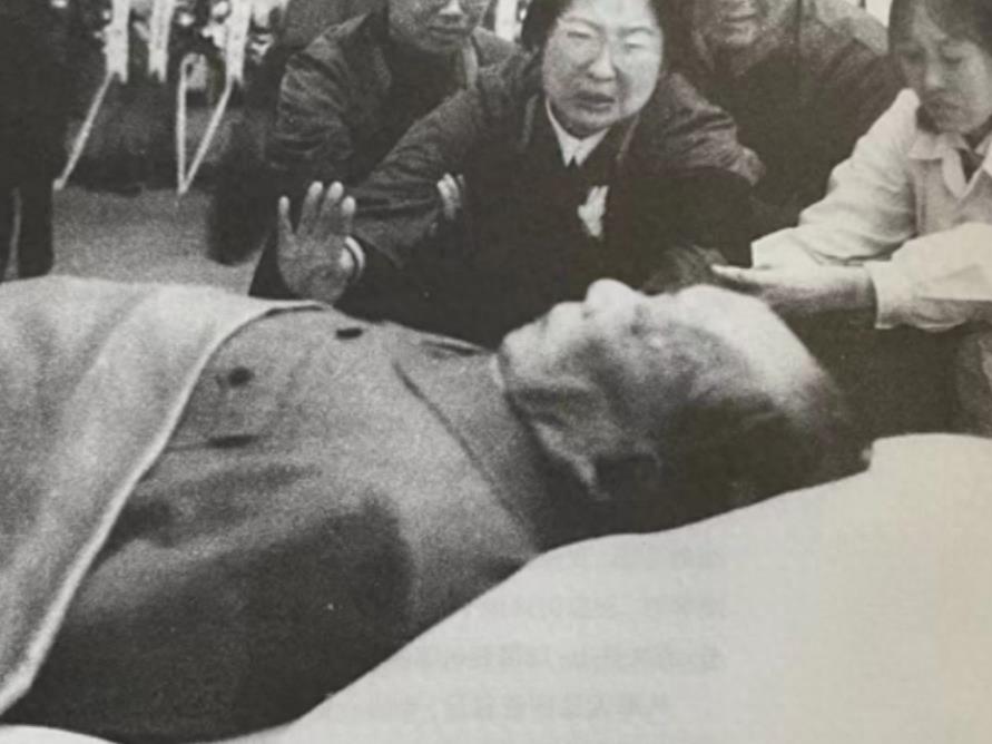 梦见相爱的人穿白衣服，纯洁爱情的预兆与心灵深处的呼唤