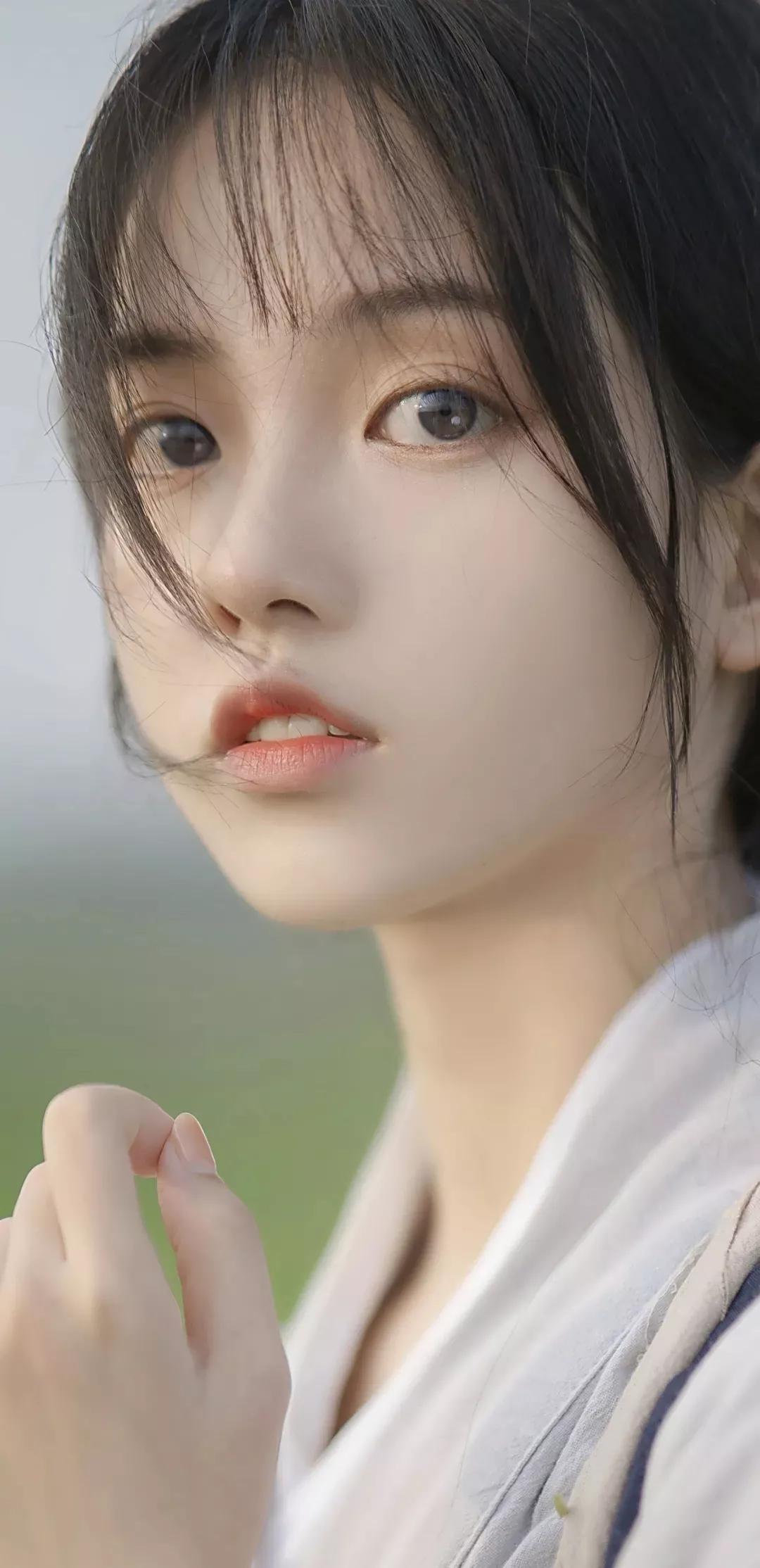 解开乳罩胸又大又软吃奶 撕开奶罩揉吮奶头玩大胸gif