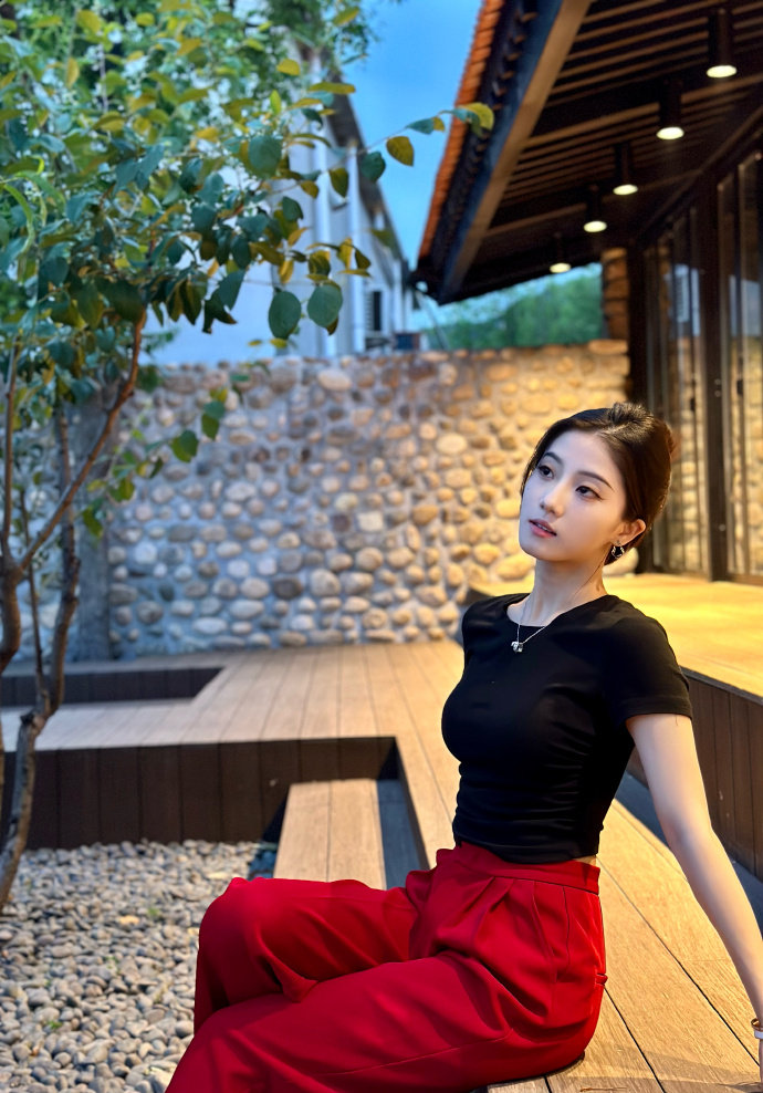 周公解梦，梦见和别人吃饭的象征意义与深层解析