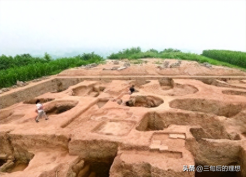 梦境迷雾，解读梦见自己的坟墓的深层含义