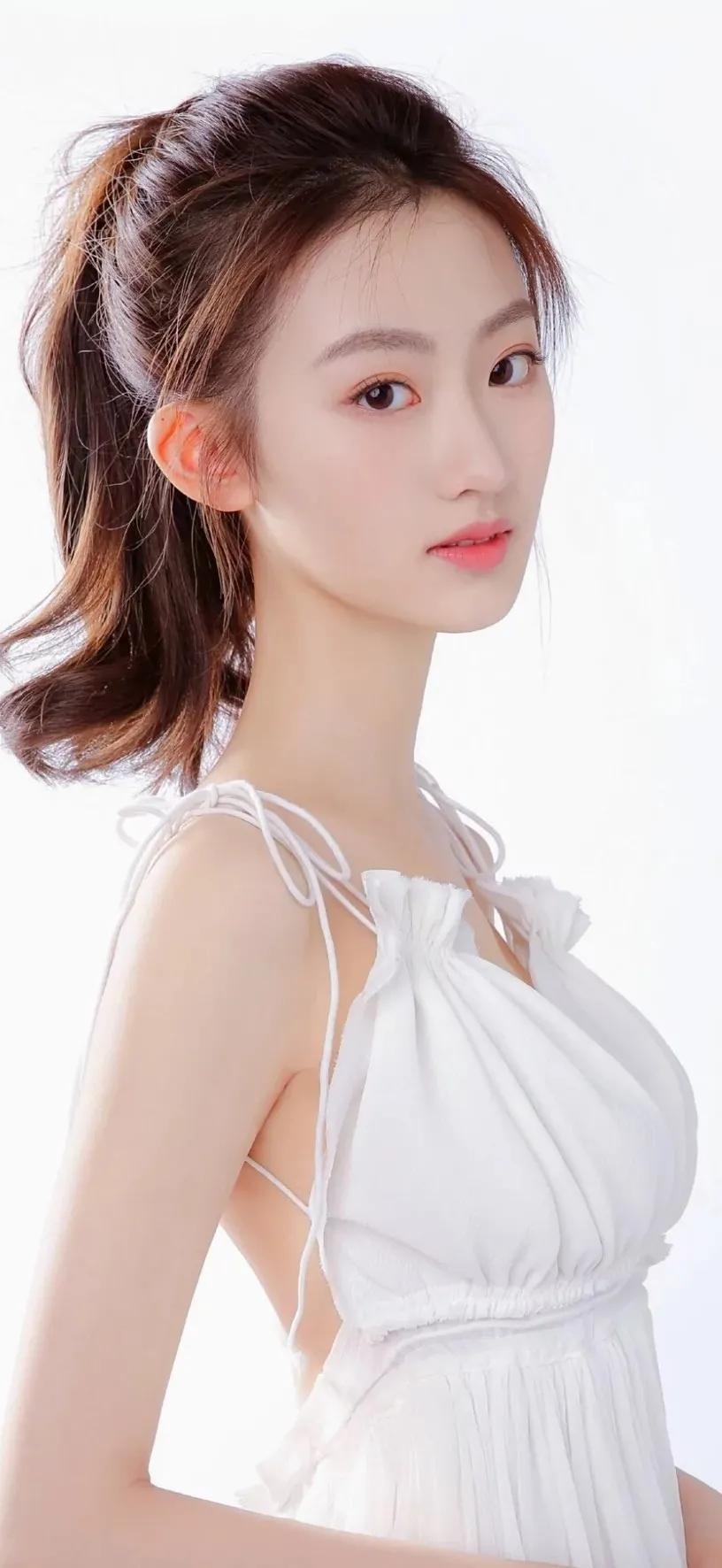 女主穿越到各个世界做任务