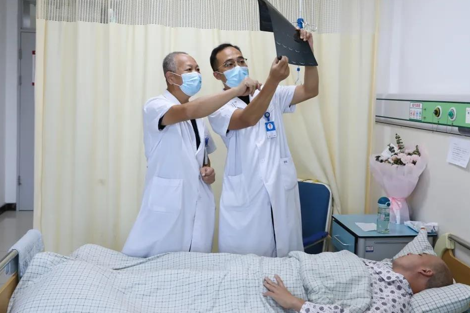 归家之梦，与逝去爱人的老家重逢