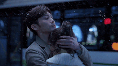 梦回高中，情愫再续，连续两晚的等待与离别