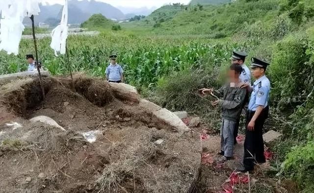 梦见死去的亲人给自己送钱，心灵的慰藉与潜意识的启示