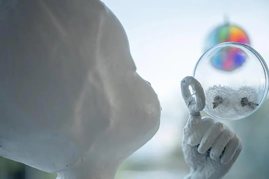 梦境中的微妙情感，解析梦到一女人介绍男友给我之后被我气走的深层含义