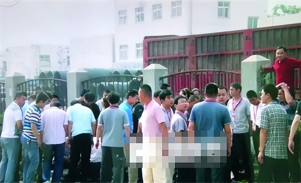 周公解梦，梦见房屋倒塌的深层含义与预兆