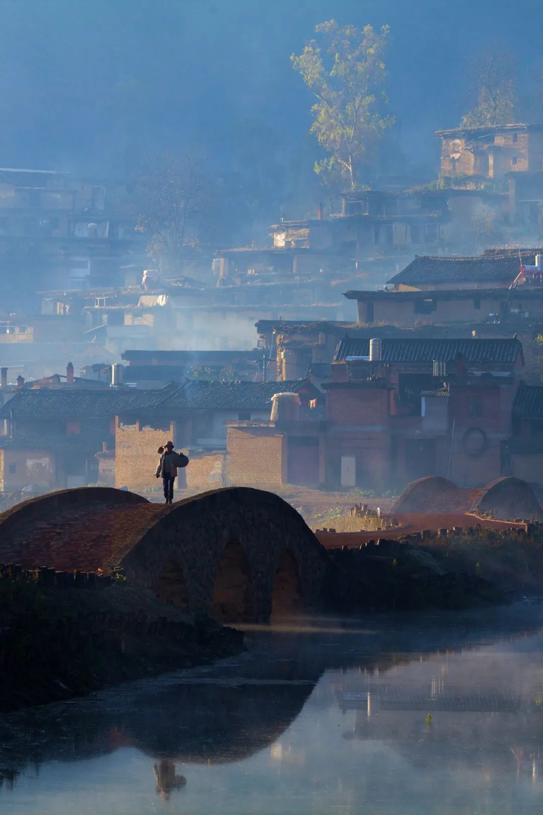探秘梦境奇观，村前沟壑中的神秘洞穴与出路