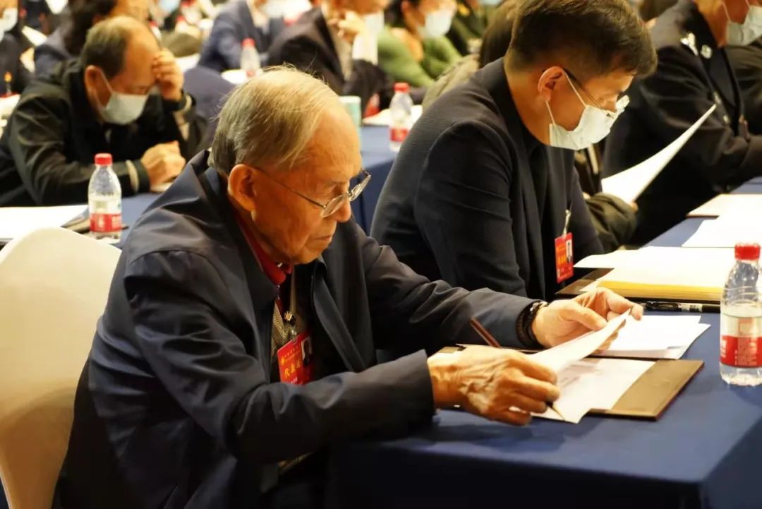 梦境的甜蜜与现实的失落，解析为何梦中与喜欢的人欢聚醒来却难展笑颜