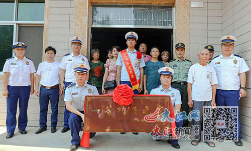 梦的洪流，解读梦见洪水冲来的深层含义与心理启示