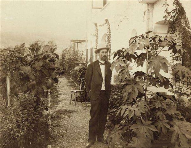 梦境迷离，解析梦见自己死了变成鬼魂的深层含义与心理探索